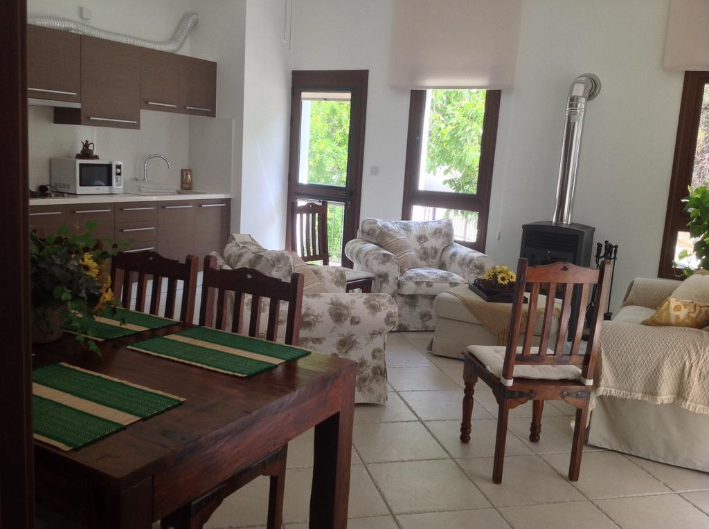 Ta Spitakia Tis Theodosias Apartment กาโลปานาโยติส ภายนอก รูปภาพ